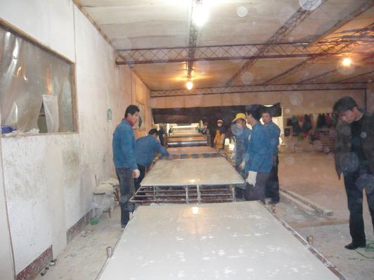 Plastik vakum şekillendirme makinesi 0.8 - 1 MPa hava kaynağı 48 / 68 KW ısıtma gücü