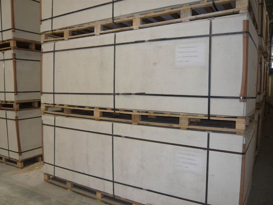 Plastik vakum şekillendirme makinesi 0.8 - 1 MPa hava kaynağı 48 / 68 KW ısıtma gücü