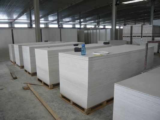 Plastik vakum şekillendirme makinesi 0.8 - 1 MPa hava kaynağı 48 / 68 KW ısıtma gücü