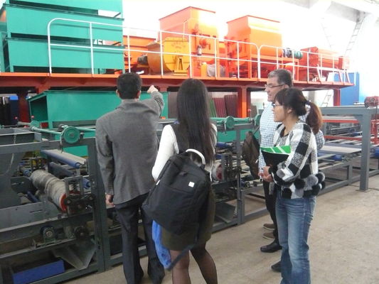 İnşaat Malzemesi Üretimi İçin Isı Yalıtımlı Katmanlı Çatı Kiremiti Üretim Makinesi