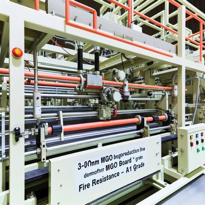 3-30mm Taş Kalınlığı Ateş Direnci A1 Sınıfı ve Taş Genişliği 600-1220mm ile MgO Taş Üretim Hatı